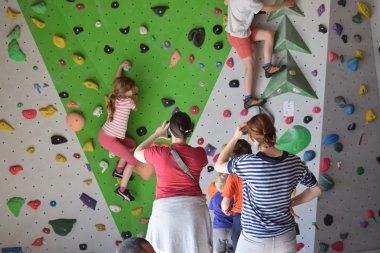 Escalade en famille Val'Roc MJC Vaugneray Lionel Daudet