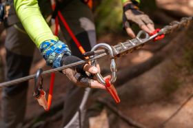 Sécurité dans les pratiques de montagne et d'escalade.